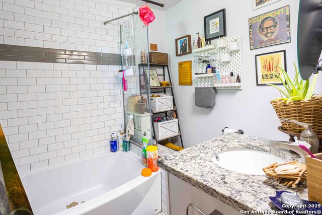 Listing photo id 3 for 920 Lamar