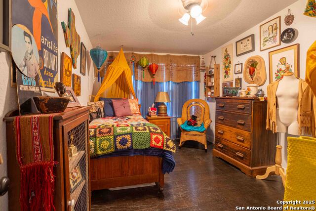 Listing photo id 5 for 920 Lamar