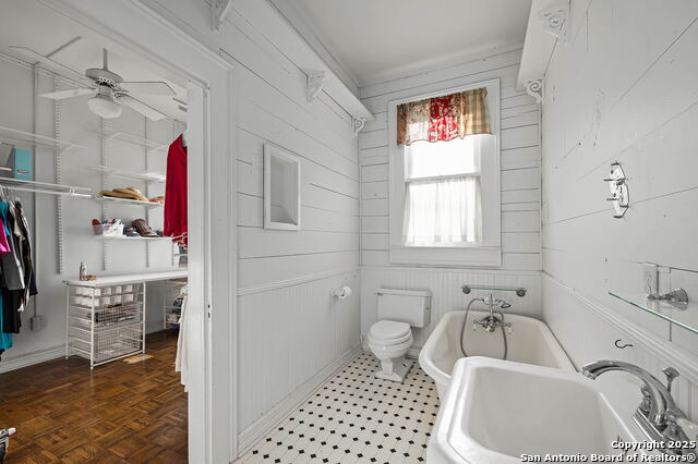 Listing photo id 10 for 633 Castell S