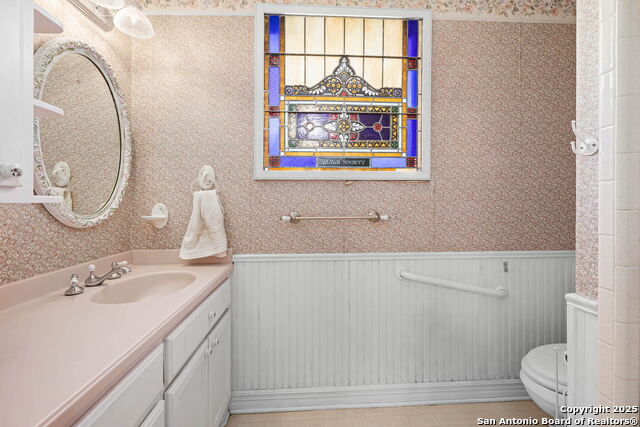 Listing photo id 14 for 633 Castell S