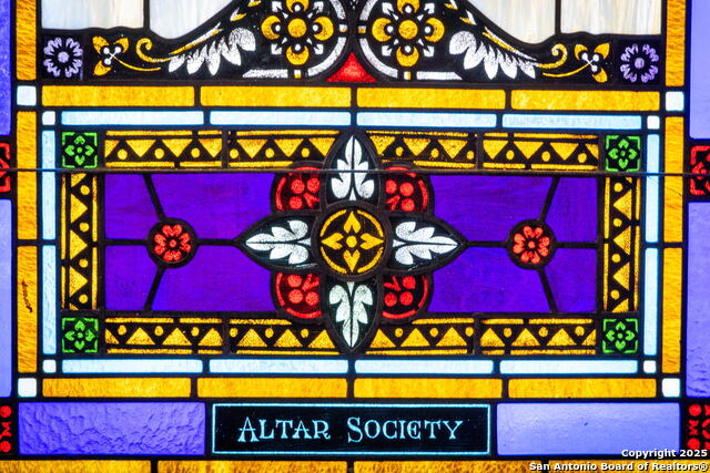 Listing photo id 15 for 633 Castell S