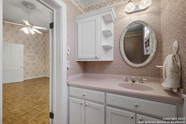 Listing photo id 16 for 633 Castell S