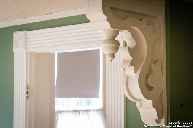 Listing photo id 20 for 633 Castell S