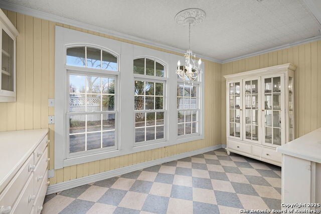 Listing photo id 25 for 633 Castell S