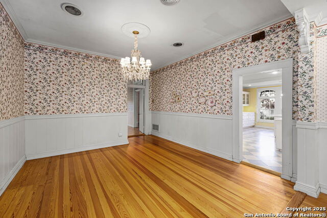 Listing photo id 27 for 633 Castell S