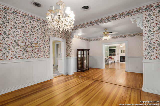 Listing photo id 29 for 633 Castell S