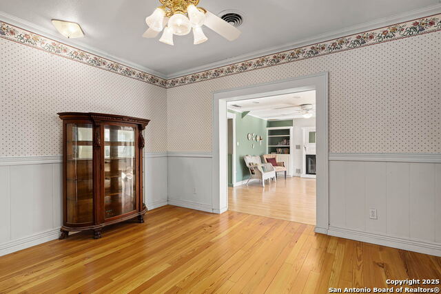 Listing photo id 30 for 633 Castell S