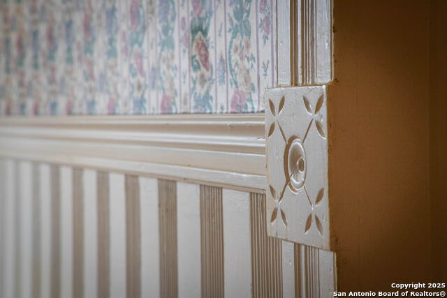 Listing photo id 31 for 633 Castell S