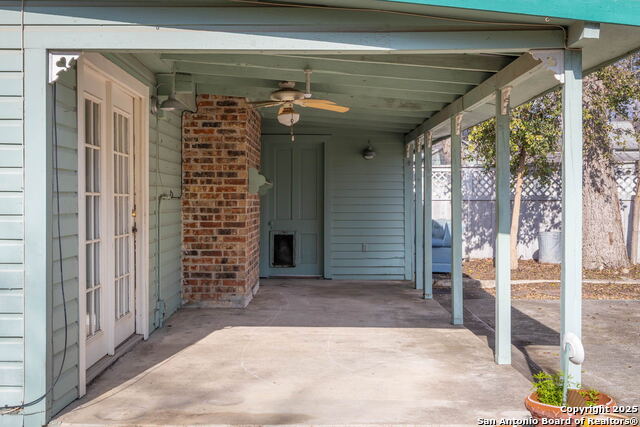 Listing photo id 33 for 633 Castell S