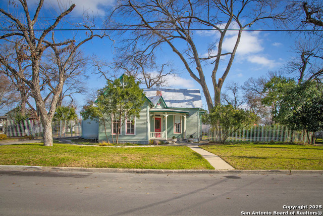 Listing photo id 41 for 633 Castell S