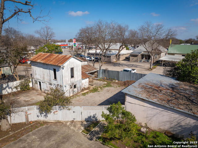 Listing photo id 44 for 633 Castell S