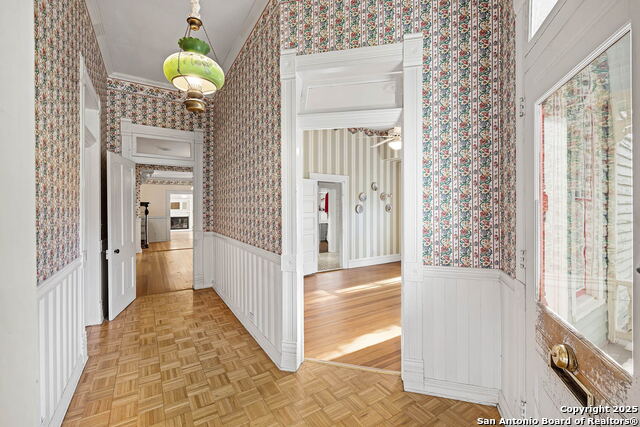 Listing photo id 6 for 633 Castell S