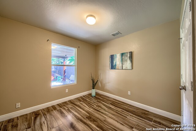 Image 14 of 32 For 420 Auburn Park