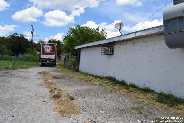 Listing photo id 38 for 727 Historic Old Hwy 90