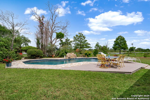 Listing photo id 30 for 210 Tolle Rd