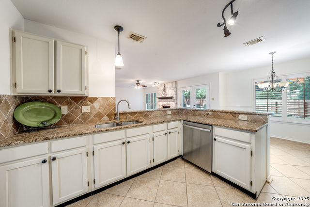 Image 11 of 25 For 13734 Pebble Point