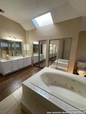 Image 17 of 21 For 4315 Lakebend West