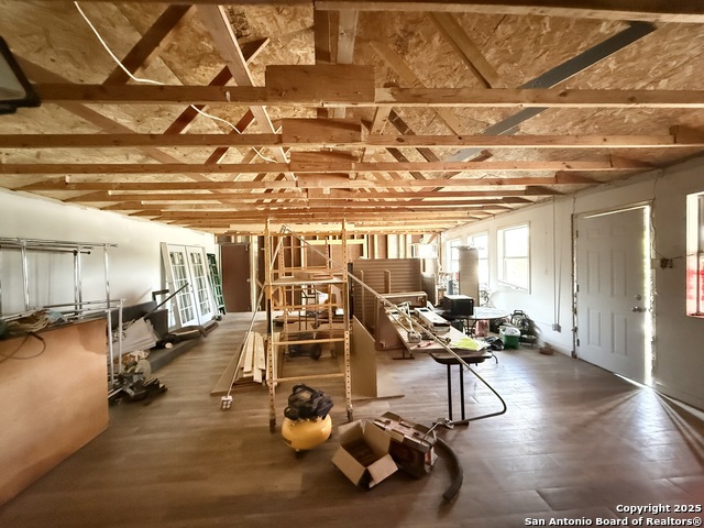 Listing photo id 4 for 9702 State Highway 16