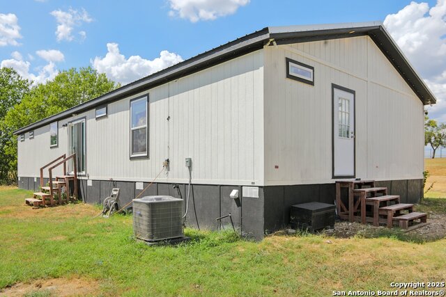 Image 32 of 36 For 125 Opal St  