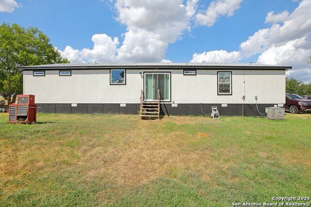 Image 33 of 36 For 125 Opal St  