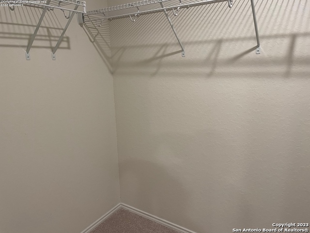 Listing photo id 10 for 5823 Rolling Glen