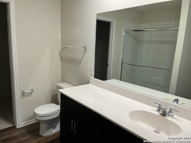 Listing photo id 14 for 5823 Rolling Glen
