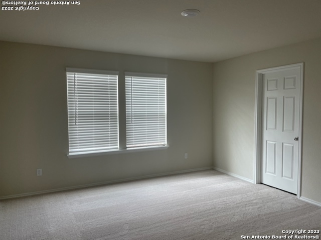 Listing photo id 17 for 5823 Rolling Glen