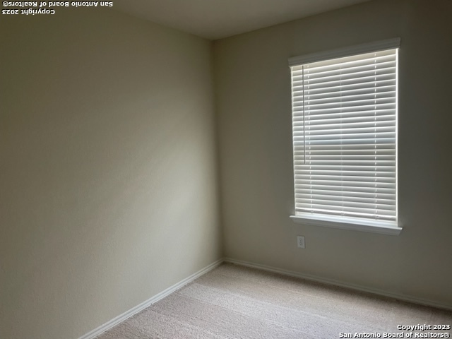 Listing photo id 19 for 5823 Rolling Glen