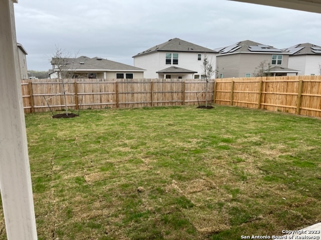 Listing photo id 23 for 5823 Rolling Glen