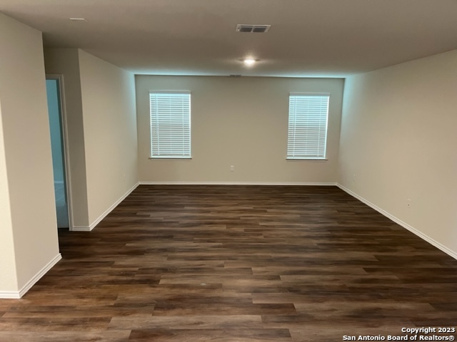 Listing photo id 7 for 5823 Rolling Glen