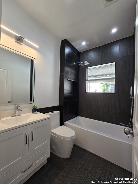 Image 20 of 63 For 1514 Lynwood Ave W