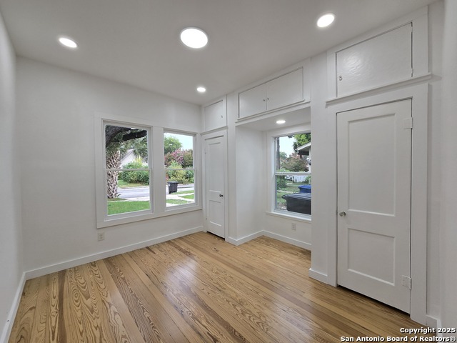 Image 23 of 63 For 1514 Lynwood Ave W