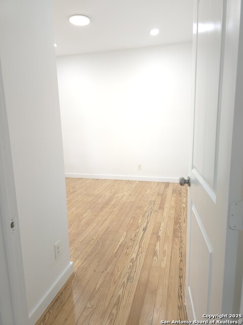Image 29 of 63 For 1514 Lynwood Ave W