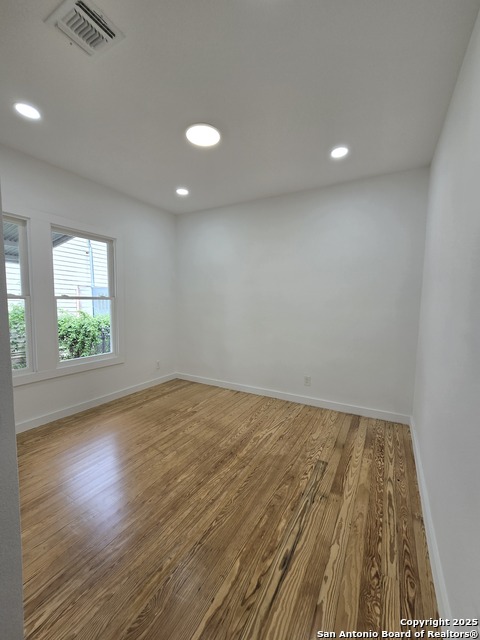 Image 30 of 63 For 1514 Lynwood Ave W