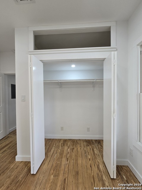 Image 32 of 63 For 1514 Lynwood Ave W