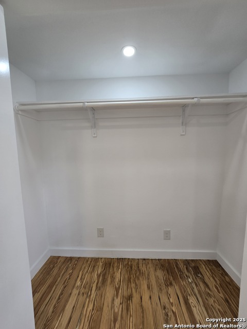 Image 33 of 63 For 1514 Lynwood Ave W