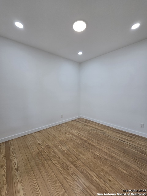 Image 35 of 63 For 1514 Lynwood Ave W