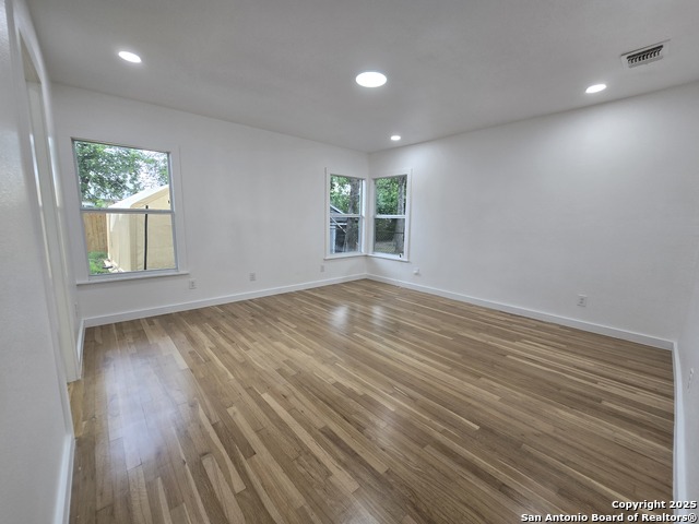 Image 39 of 63 For 1514 Lynwood Ave W