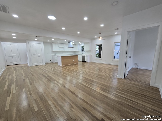 Image 4 of 63 For 1514 Lynwood Ave W