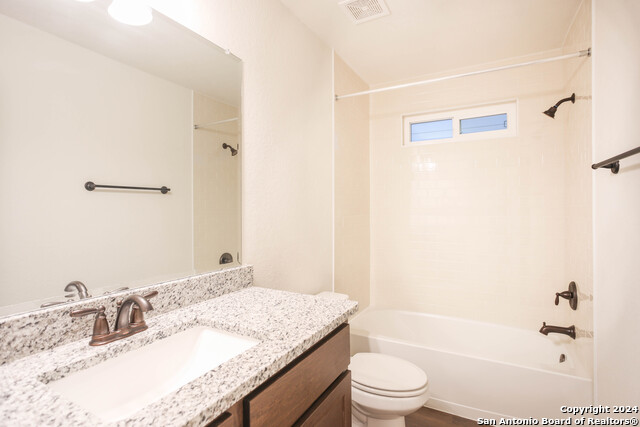 Image 22 of 31 For 10347 Lynwood Branch  102