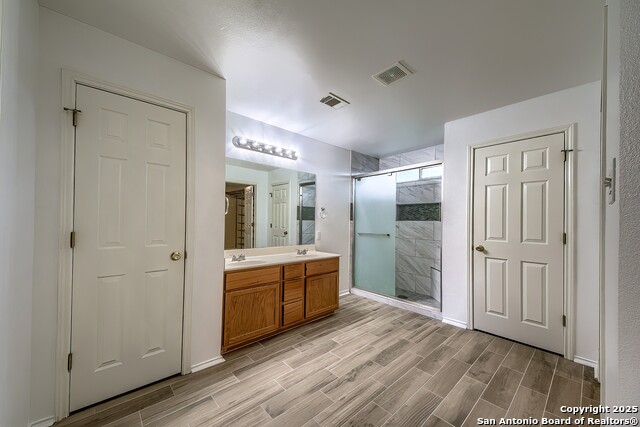 Listing photo id 17 for 5407 Stormy Hills