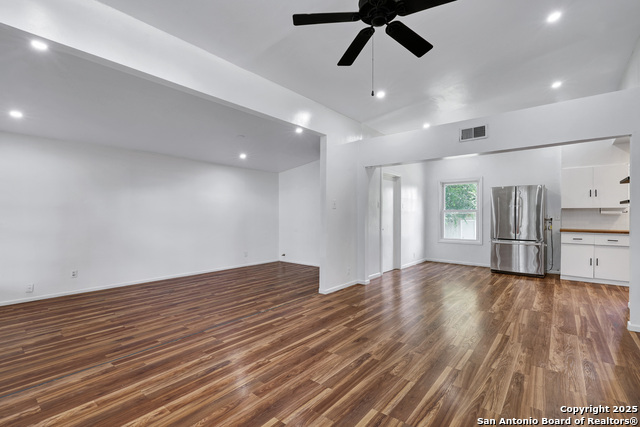 Image 5 of 22 For 551 Lanark  