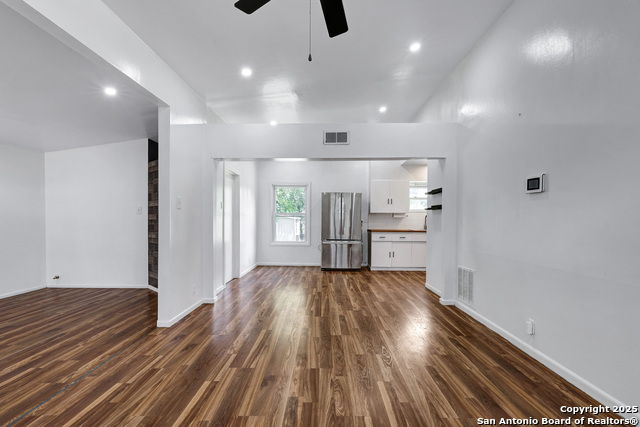 Image 6 of 22 For 551 Lanark  