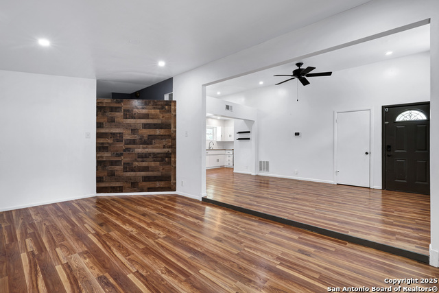 Image 8 of 22 For 551 Lanark  