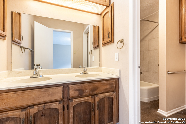 Image 11 of 18 For 5814 Pineway