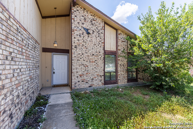 Image 2 of 18 For 5814 Pineway