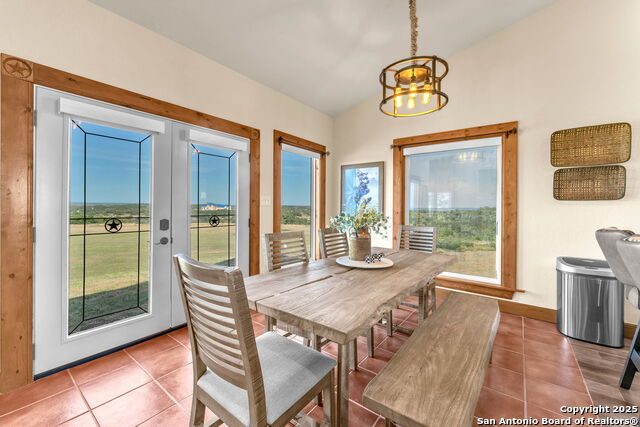 Listing photo id 8 for 131 Southwind