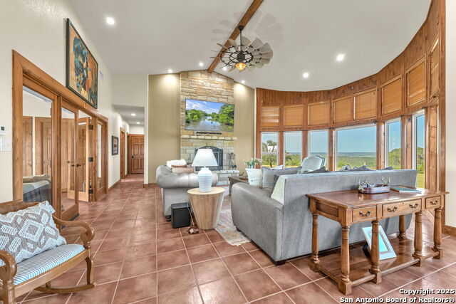 Listing photo id 9 for 131 Southwind