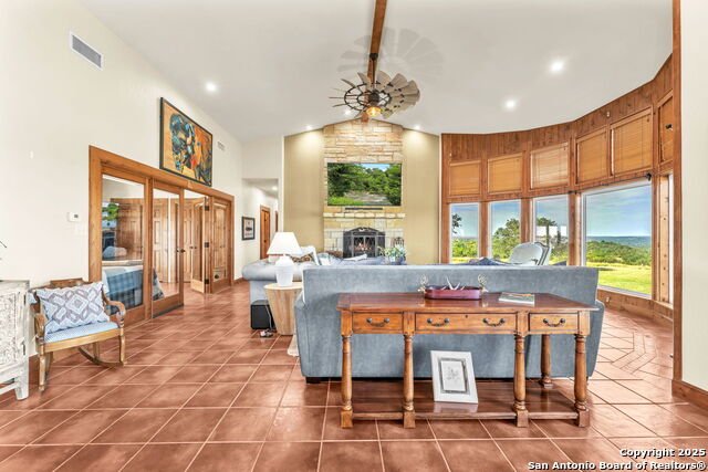 Listing photo id 10 for 131 Southwind