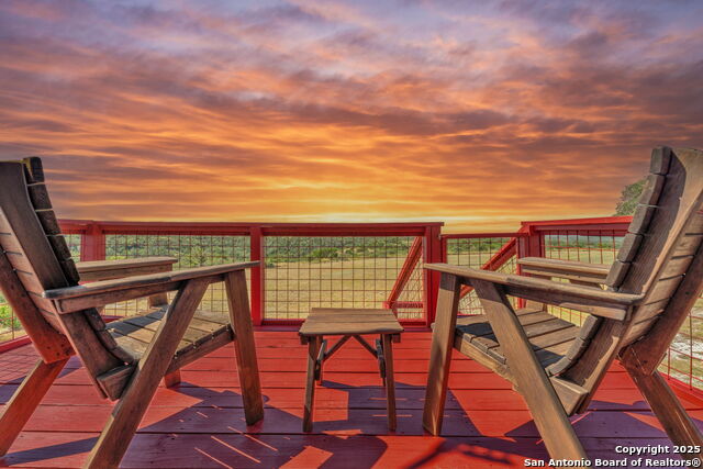 Listing photo id 0 for 131 Southwind